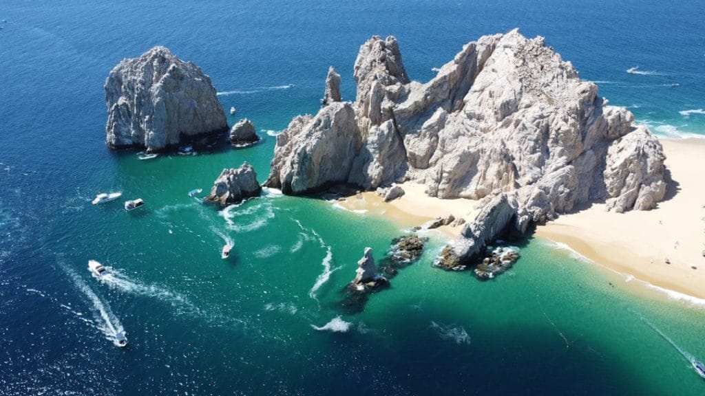 is it safe to travel to cabo mexico