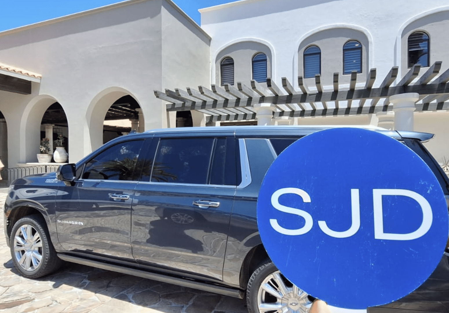 Luxury SUV for private transfer with drinks - SJD airport shuttle rates